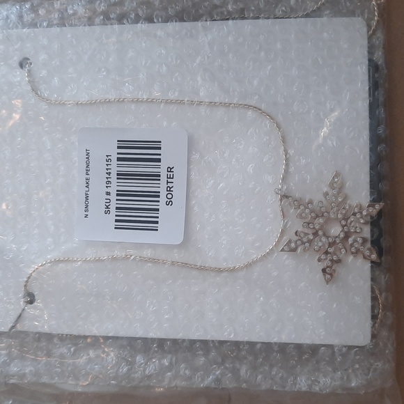 5/$15 Snowflake Rhinestone Pendant Necklace - Picture 3 of 3